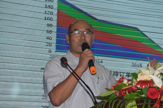 王健.jpg 王健.jpg